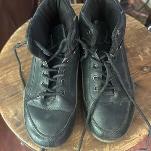Boys black hiking boots